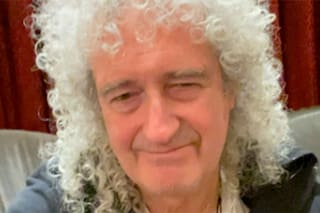 Brian May, hospitalizado tras "destrozar sus glúteos" en un accidente doméstico