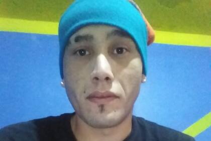 Brían Maza, de 26 años, es de Catamarca y está varado en Santiago de Chile. Estuvo casi un mes en situación de calle