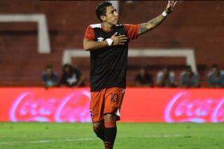 Sarmiento fue el verdugo de Banfield y Newell's festejó por penales en Santa Fe