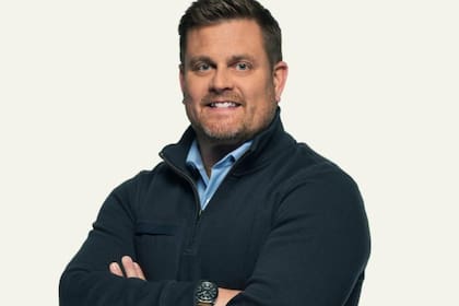 Brian Thompson, CEO de UnitedHealthcare, fue asesinado en un tiroteo frente al Hilton Hotel en Midtown, Nueva York, mientras se dirigía a una conferencia