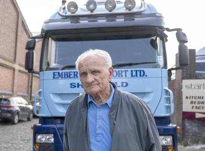 Brian Wilson tiene 90 años y hasta la fecha trabaja como conductor de camiones