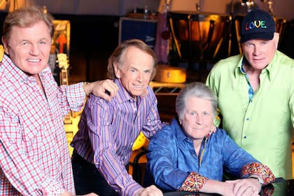 Wilson y sus compañeros de banda, en 2012