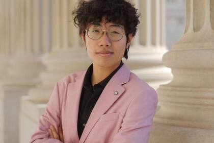 Brian Zhang ahorró US$ 110 mil en tres años y le compró una casa a sus padres