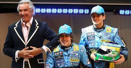 Flavio Briatore, junto a Fernando Alonso y Giancarlo Fisichella; el piloto italiano fue vapuleado por el asturiano en los campeonatos de 2005 y 2006 de Fórmula 1.