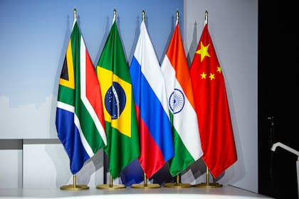 Las banderas de los miembros del BRICS, durante una cumbre del grupo en Sudáfrica