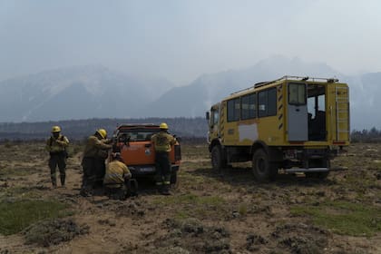 Brigadistas realizan tareas en la zona del valle del Blanco
