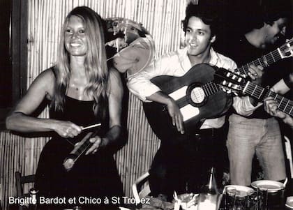 Brigitte Bardot y Chico Bouchikhi, de rumba. Ella era la gran diva del cine francés y los Gipsy Kings apenas despegaban...