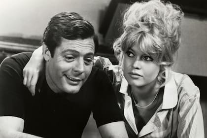 Brigitte Bardot y Marcello Mastroianni a comienzos de los 60