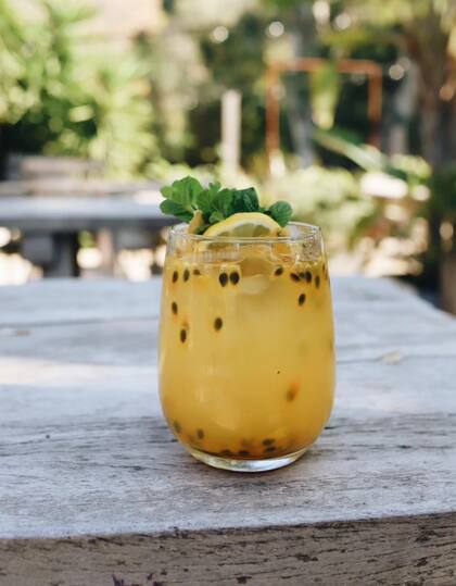 Brindar a metros del río, la propuesta de Fedra's.