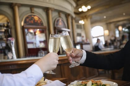 Brindis en el Bar Notable de Almagro