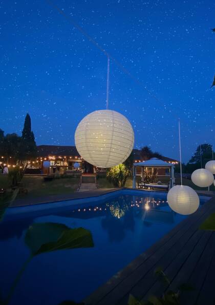 Brisas del campo propone un menú especial, con una fogata en medio del campo, música en vivo y barra de tragos.