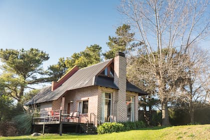 Brisas Serranas fueron cabañas pioneras en Tandil, inauguradas en 1998. Son 18 en total.