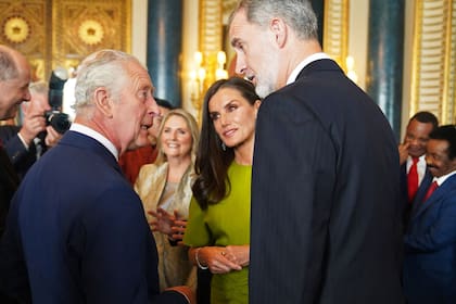 Britain's King Charles III (2L) speaks with Spain's King Felipe VI and Spain's Queen Letizia (C) during a reception for overseas guests attending his coronation, at Buckingham Palace in central London on May 5, 2023. (Photo by Jacob King / POOL / AFP)