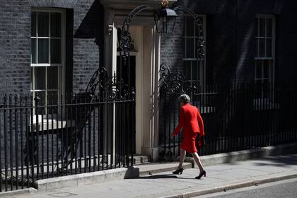 British Prime Minister Theresa May leaves after making a statement, at Downing Street in London, Britain, May 24, 2019. REUTERS/Hannah McKay