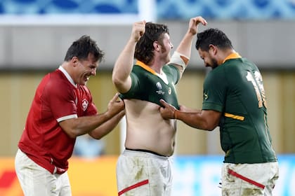 Brits mide 1,82 metros y pesa 100 kilos, pero su camiseta le queda chica al candiense Andrew Quattrin, de 1,83 y 114.