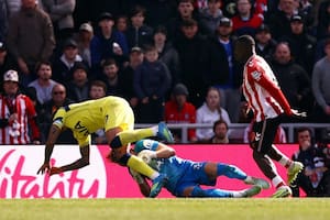 El Sunderland condenó los insultos racistas contra Brian Brobbey, el jugador que empujó al “Cuti” Romero