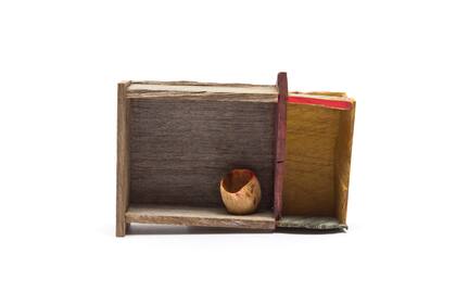 Broche Cuánto pesa la ausencia, que también se muestra en Premio MAD 2017 hasta principios de septiembre