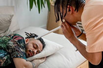 En algunas partes del mundo, el April Fool's Day solamente se celebra hasta el mediodía