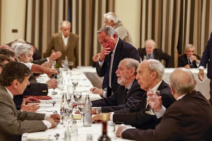 Bromas, anécdotas y recuerdos en la comida por los 60 años del campeonato de rugby de 1965 en el que el Club Universitario de Buenos Aires se consagró en sus seis categorías