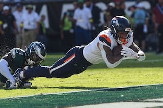 Broncos remontan 14 puntos y propinan a Eagles su primera derrota de la temporada, 21-17