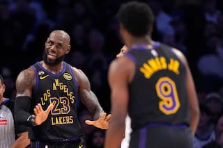 Bronny y LeBron James esperan jugar juntos en la postemporada con los Lakers