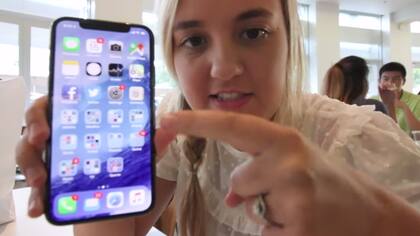 Brooke Amelia Peterson muestra el iPhone X