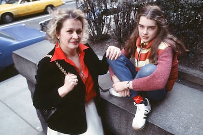Brooke Shields y su madre Teri, en 1978