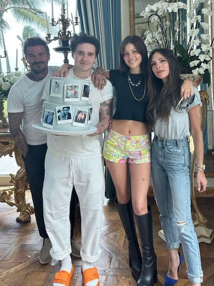 Brooklyn Beckham y Nicola Peltz junto a David y Victoria, cuando todo era armonía