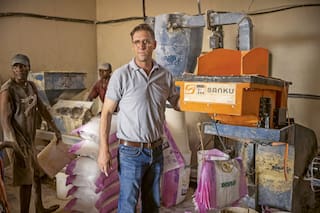 La historia del hombre que creó una máquina que salva millones de vidas en África