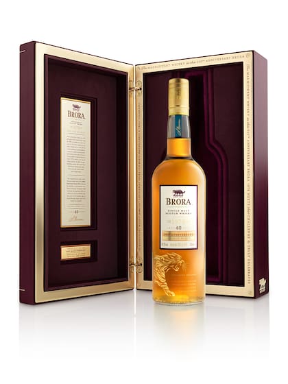 Brora 40-Year-Old, una de las tantas ediciones especiales que surgieron del Whisky Loch; en este caso, de whisky puesto a añejar en 1978