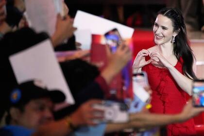 Brosnahan, que se pone en la piel de Lois Lane, se mostró muy simpática con los fans filipinos, se sacó selfies y firmó autógrafos