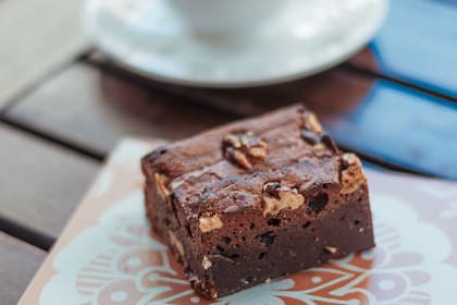 Brownie de chocolate amargo.