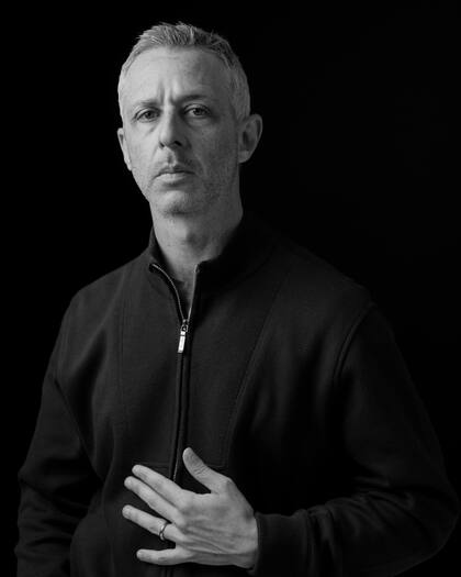 Jeremy Strong interpreta al mánager de Springsteen, Jon Landau, quien en la película tiene una relación casi fraternal con el artista (Charlotte de la Fuente/The New York Times)