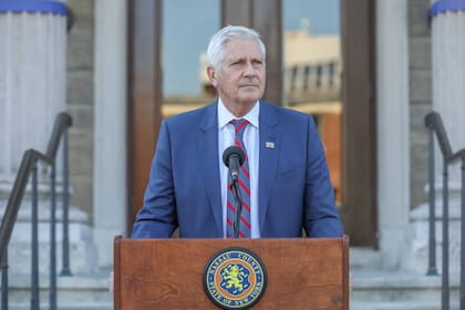 Bruce Blakeman busca contrastar su experiencia en Nassau con la gestión estatal de Kathy Hochul