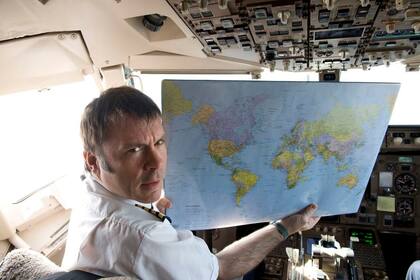 Bruce Dickinson, líder de Iron Maiden y piloto del Boeing 757 que llevó a la banda de gira por América latina, una de las regiones con más seguidores en Twitter y con más descargas en BitTorrent