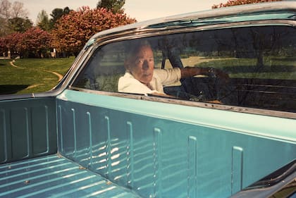 Bruce Springsteen al volante, cerca de su hogar de la infancia, en Freehold, Nueva Jersey