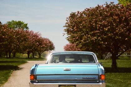 Bruce Springsteen al volante, en su natal Nueva Jersey; el músico editó el viernes 27 de junio un enorme compilado de canciones nuevas y rarezas de su pasado llamado Tracks II: The Lost Albums