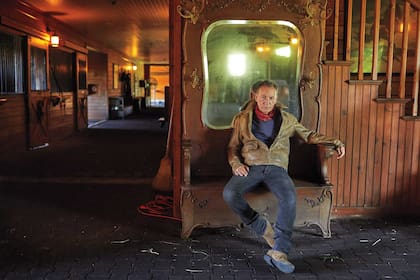Bruce Springsteen en los establos de su granja en Colts Neck