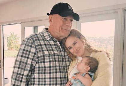 Bruce Willis, junto a su hija mayor, Rummer, y su primera nieta, Louetta.