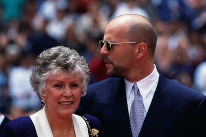 Bruce Willis y Marlene en una de las tantas red carpets por las que pasó el actor