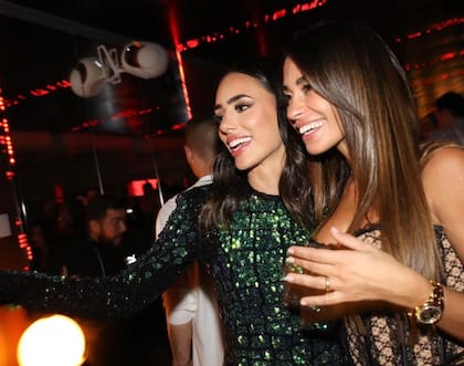 Bruna Biancardi y Antonela Roccuzzo posan juntas en una foto