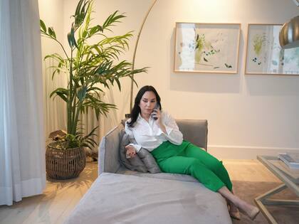 Bruna Denegri Iglesias, una agente peruana de real estate en Madrid. (Samuel Aranda/The New York Times)