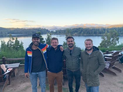 Bruno Ananía, Juani Chereminiano, Juanchi Nielsen y Facundo Imas, los creadores de Bosque Craft Gin (y también de cerveza Temple)