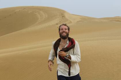Bruno en el desierto de Rajastan, donde pasó la noche durmiendo a la intemperie.