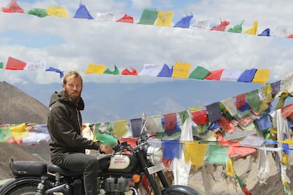 Bruno en el Tíbet de lado de la India en excursión en moto. Hizo el paso más alto del mundo en moto (5.750mts, Kardung La Pass)