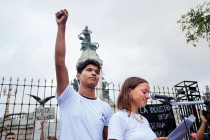 Bruno Rodríguez y Nicole Becker son fundadores de Jóvenes por el Clima Argentina (JOCA), que se conformó hace 10 meses.