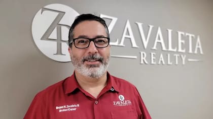 Bruno Zavaleta asegura que el mercado inmobiliario en Brownsville es una locura desde que llegó SpaceX (Crédito: Analía Llorente/BBC News Mundo)