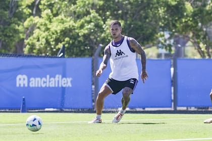 Bruno Zuculini, en un entrenamiento de Racing