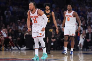 Brunson y Knicks borran déficit de 22 puntos en cuarto periodo y pegan primero en serie ante Cavs