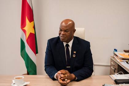 Brunswijk personifica las contradicciones de la pequeña e insular sociedad de Surinam